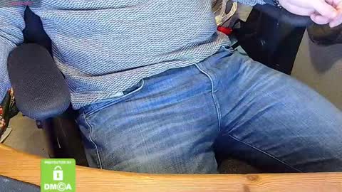 Snapshot of sneakybill82 chatting on 02-26-25, 07:42 Sneakybill online show from 02-26-25, 07:42