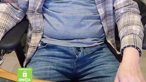 Snapshot of sneakybill82 chatting on 03-04-25, 08:38 Sneakybill online show from 03-04-25, 08:38