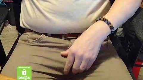 Snapshot of sneakybill82 chatting on 03-12-25, 07:13 Sneakybill online show from 03-12-25, 07:13