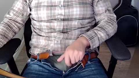 Snapshot of sneakybill82 chatting on 10-20-25, 06:36 Sneakybill online show from 10-20-25, 06:36