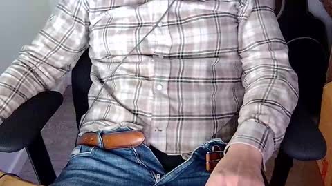 Snapshot of sneakybill82 chatting on 10-21-25, 08:42 Sneakybill online show from 10-21-25, 08:42