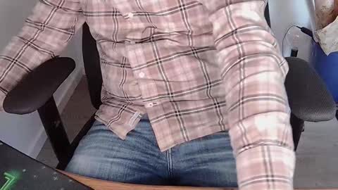 Snapshot of sneakybill82 chatting on 11-19-25, 07:19 Sneakybill online show from 11-19-25, 07:19