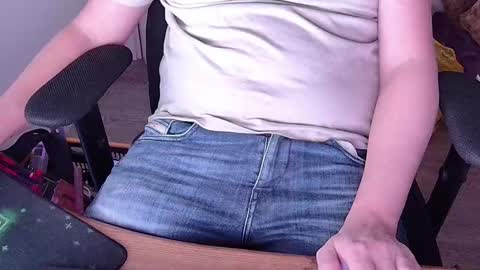 Snapshot of sneakybill82 chatting on 11-24-25, 09:25 Sneakybill online show from 11-24-25, 09:25