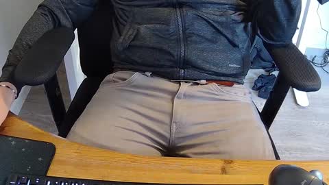 Snapshot of sneakybill82 chatting on 03-11-26, 07:25 Sneakybill online show from 03-11-26, 07:25