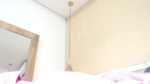 Snapshot of sneakyy_fantasy chatting on 01-04-25, 10:16 Hellen  online show from 01-04-25, 10:16