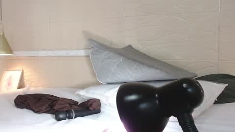 Snapshot of sneakyy_fantasy chatting on 01-16-25, 09:48 Hellen  online show from 01-16-25, 09:48