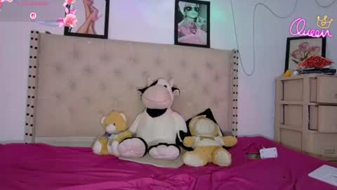 Snapshot of sneakyy_fantasy chatting on 06-14-26, 09:00 Hellen online show from 06-14-26, 09:00