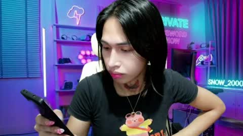Snapshot of snow_2000 chatting on 06-27-26, 01:43 snow_2000 online show from 06-27-26, 01:43