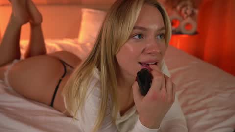 Candice Snow online show from 01-12-25, 04:29