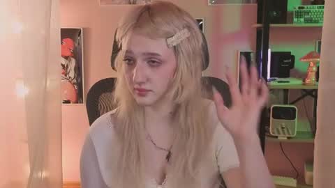 Snapshot of snowflakeskitty chatting on 06-17-26, 09:34 Ellie online show from 06-17-26, 09:34