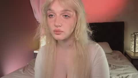 Snapshot of snowflakeskitty chatting on 06-26-26, 05:34 Ellie online show from 06-26-26, 05:34