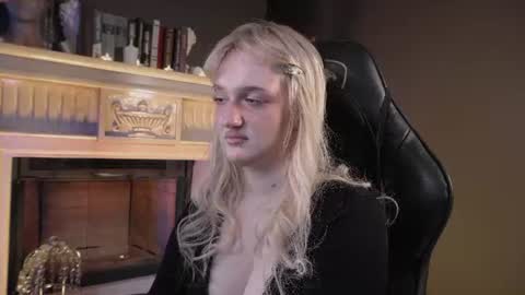 Snapshot of snowflakeskitty chatting on 07-01-26, 05:31 Ellie online show from 07-01-26, 05:31