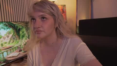 Snapshot of snowflakeskitty chatting on 07-07-26, 05:21 Ellie online show from 07-07-26, 05:21