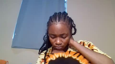 Snowie eyes online show from 11-19-25, 01:00