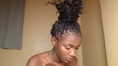 Snapshot of snowie_eyes chatting on 03-02-26, 10:38 Snowie eyes online show from 03-02-26, 10:38