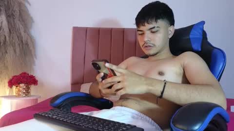 Snapshot of snowlann chatting on 10-26-25, 05:41 Snow online show from 10-26-25, 05:41