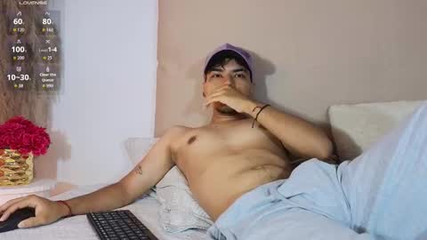 Snapshot of snowlann chatting on 11-04-25, 01:10 Snow online show from 11-04-25, 01:10