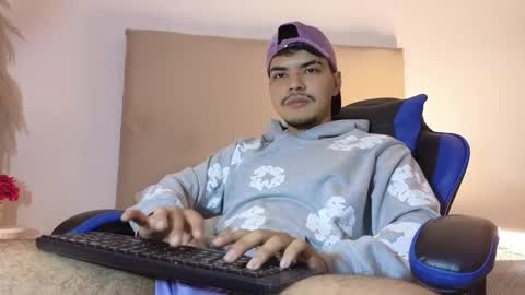 Snapshot of snowlann chatting on 11-05-25, 02:22 Snow online show from 11-05-25, 02:22