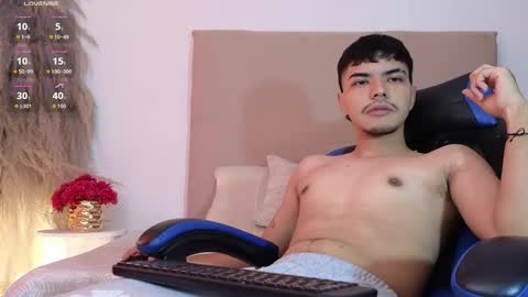 Snapshot of snowlann chatting on 11-11-25, 11:43 Snow online show from 11-11-25, 11:43