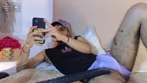 Snapshot of snowlann chatting on 11-12-25, 11:32 Snow online show from 11-12-25, 11:32