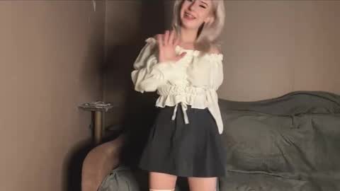 Snapshot of snowy_alice chatting on 10-10-25, 12:48 snowy_alice online show from 10-10-25, 12:48