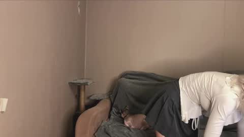 Snapshot of snowy_alice chatting on 10-11-25, 09:30 snowy_alice online show from 10-11-25, 09:30