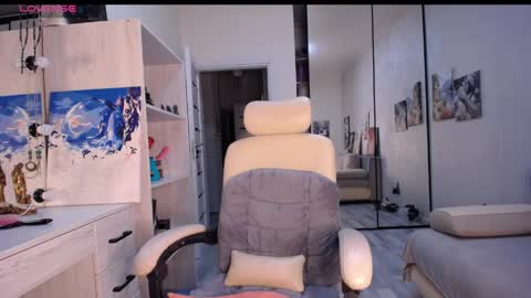 Snapshot of so_sexy_monna chatting on 05-31-26, 06:09 Monna online show from 05-31-26, 06:09