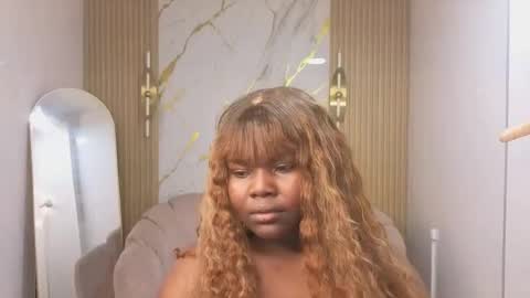 soffia_b online show from 11-27-25, 08:22