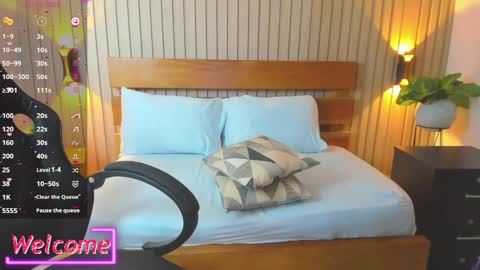 Help me achieve 100 thumbs up  online show from 12-05-24, 08:55