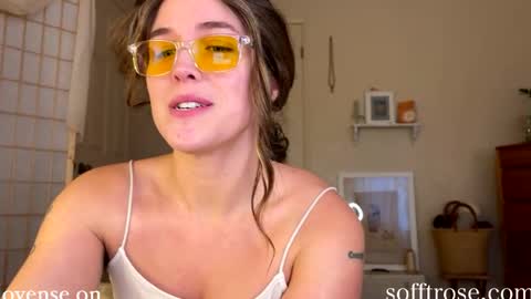 Snapshot of sofftrose chatting on 01-05-25, 12:09 Julia online show from 01-05-25, 12:09