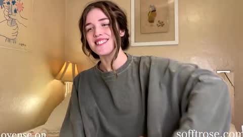 Snapshot of sofftrose chatting on 01-31-25, 04:14 Julia online show from 01-31-25, 04:14