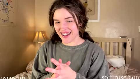 Snapshot of sofftrose chatting on 02-06-25, 01:16 Julia online show from 02-06-25, 01:16