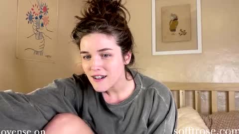 Snapshot of sofftrose chatting on 02-20-25, 01:36 Julia online show from 02-20-25, 01:36