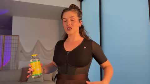 Snapshot of sofftrose chatting on 10-27-25, 07:40 Julia online show from 10-27-25, 07:40