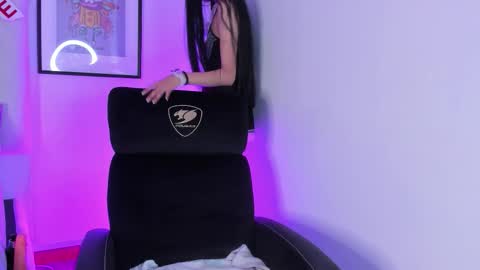 Snapshot of soffy_hilltom chatting on 02-11-26, 11:37 Soffy online show from 02-11-26, 11:37