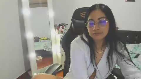 Snapshot of sofhya_jay9 chatting on 12-22-24, 02:39 Evainked online show from 12-22-24, 02:39