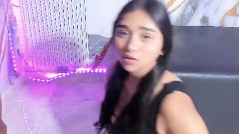 Snapshot of sofi_and_alejo699 chatting on 07-10-26, 03:22 sofi_and_alejo699 online show from 07-10-26, 03:22
