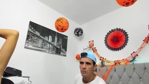 SOFI AND SANTY online show from 11-03-25, 10:42