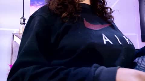 Sofi Noa online show from 11-18-25, 11:14