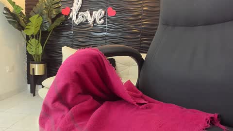 Snapshot of sofia44 chatting on 02-26-25, 01:21 Skarlett online show from 02-26-25, 01:21