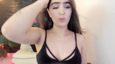Snapshot of sofia44 chatting on 11-14-25, 01:10 Skarlett online show from 11-14-25, 01:10