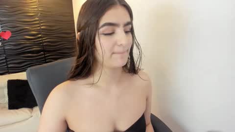 Snapshot of sofia44 chatting on 12-04-25, 01:31 Skarlett online show from 12-04-25, 01:31