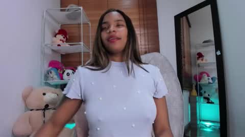 sofia86379 online show from 10-04-25, 12:19