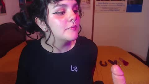 Snapshot of sofia_coolle chatting on 03-06-25, 12:32 Sofi online show from 03-06-25, 12:32