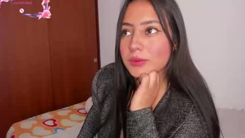 Snapshot of sofia_gonzalez1 chatting on 09-17-25, 08:32 Sofia but you can call me Sofi online show from 09-17-25, 08:32