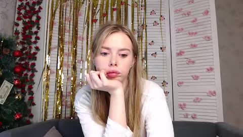 Sofia here online show from 12-17-25, 12:16