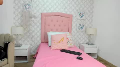 Snapshot of sofia_martinez9 chatting on 05-15-26, 07:21 sofia_martinez9 online show from 05-15-26, 07:21