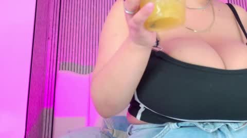 Snapshot of sofia_martinn chatting on 04-28-26, 03:00 Sofia online show from 04-28-26, 03:00