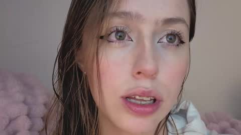 Snapshot of sofia_palacios_ chatting on 10-22-25, 03:51 online show from 10-22-25, 03:51