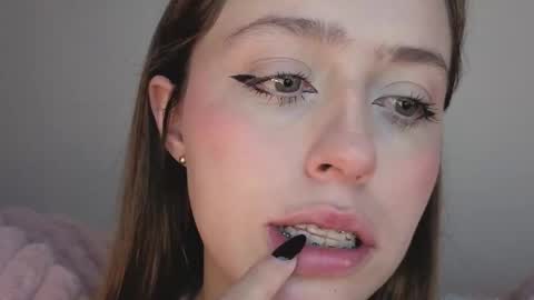 Snapshot of sofia_palacios_ chatting on 10-26-25, 03:45 online show from 10-26-25, 03:45